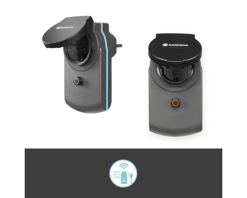 Dva chytré napájecí adaptéry Gardena s odklápěcím víkem a symbolem pro chytré ovládání