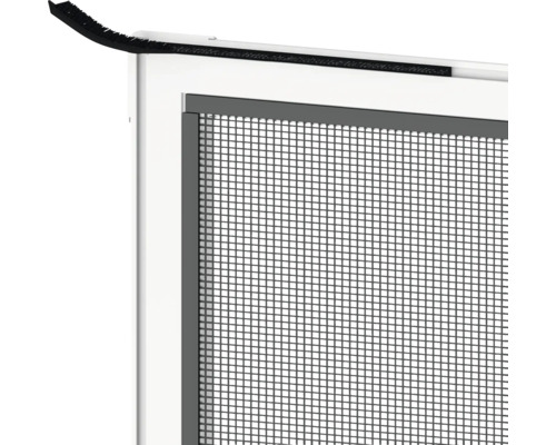 Detailní pohled na síť proti hmyzu s kartáčovým těsněním