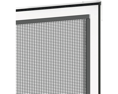 Detailní pohled na rám sítě proti hmyzu