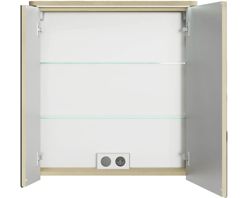 Otevřená zrcadlová skříňka se skleněnými policemi a zásuvkou