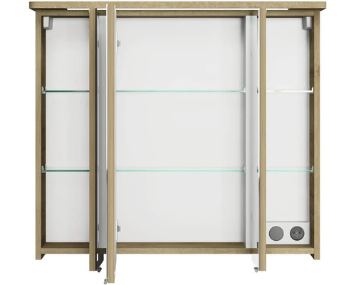 Koupelnová skříňka se zrcadlem, otevřenými dveřmi a skleněnými policemi.