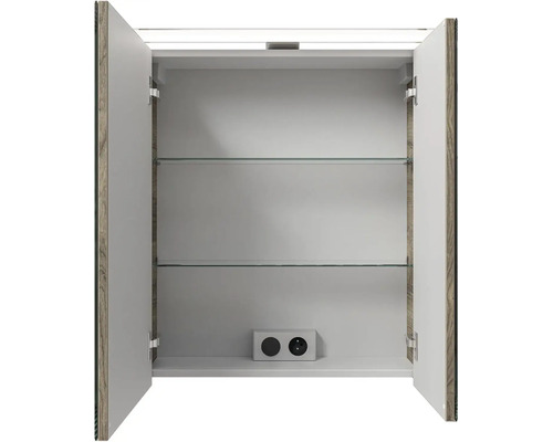 Otevřená zrcadlová skříňka se dvěma skleněnými policemi a zásuvkou