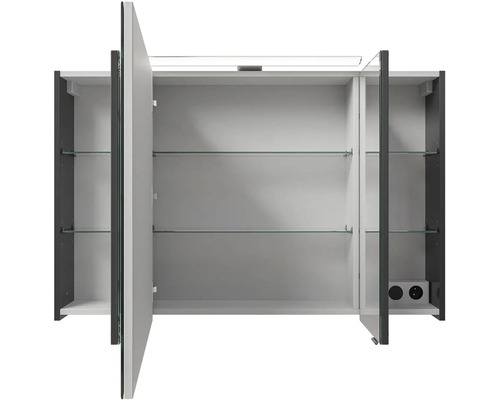 Otevřená zrcadlová skříňka se skleněnými policemi a zásuvkami