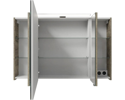 Otevřená zrcadlová skříňka se skleněnými policemi a zásuvkami