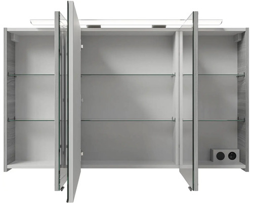 Otevřená zrcadlová skříňka se skleněnými policemi a osvětlením