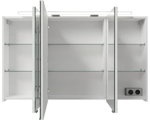 Otevřená zrcadlová skříňka se skleněnými policemi a zásuvkami