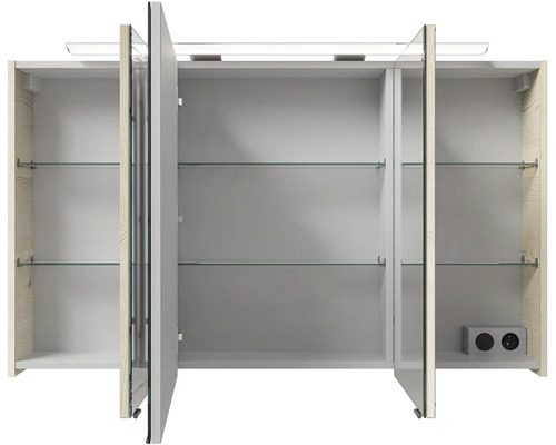 Otevřená zrcadlová skříňka se skleněnými policemi a zásuvkou