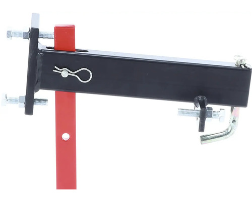 Detailní záběr zařízení pro upevnění zahradního nářadí