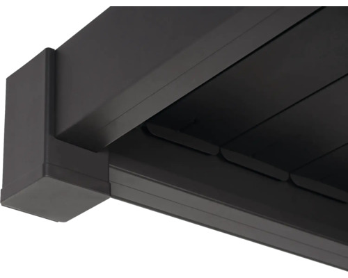 Detailní pohled na hliníkové zastřešení terasy s lamelami