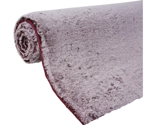 Srolovaný koberec s vysokým vlasem