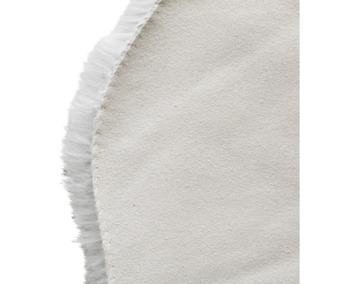 Kulatý koberec s třásněmi