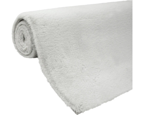 Rolovaný koberec z měkké umělé kožešiny