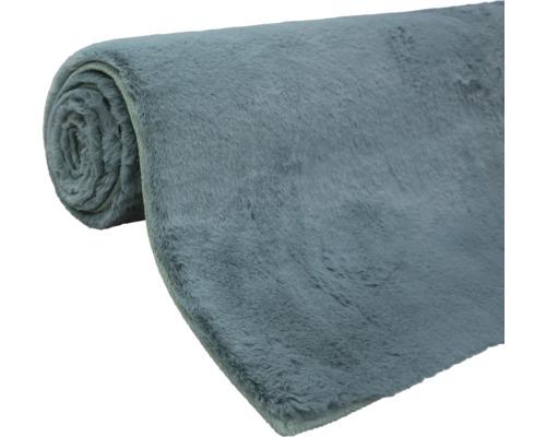 Srolovaný koberec z umělé kožešiny