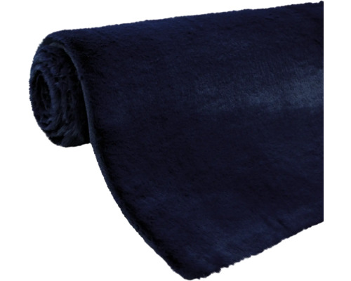 Srolovaná látka z umělé kožešiny