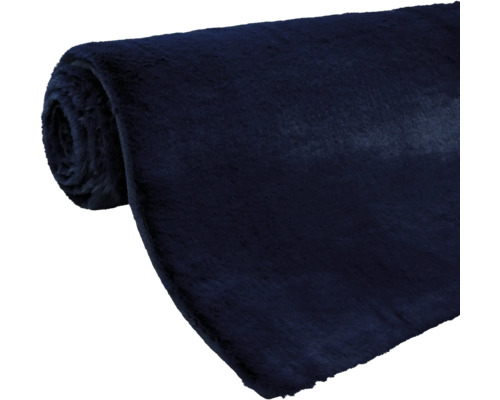 Srolovaný koberec z umělé kožešiny