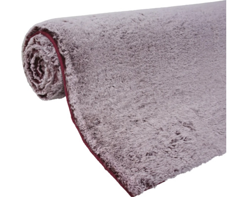 Srolovaný koberec s vysokým vlasem