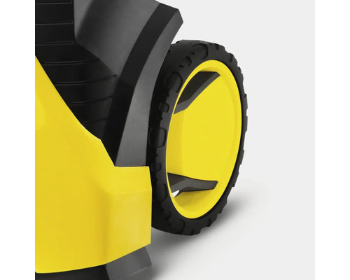 Detail vysokotlakého čističe se žlutým pouzdrem a černými koly