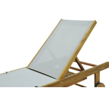 Zahradní lehátko textilní s dřevěnou konstrukcí GARDEN PLACE Linda 195 × 63 × 40 cm s kolečky a výsuvným stolečkem