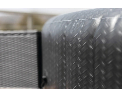 Detail nafukovací vířivky s pleteným povrchem