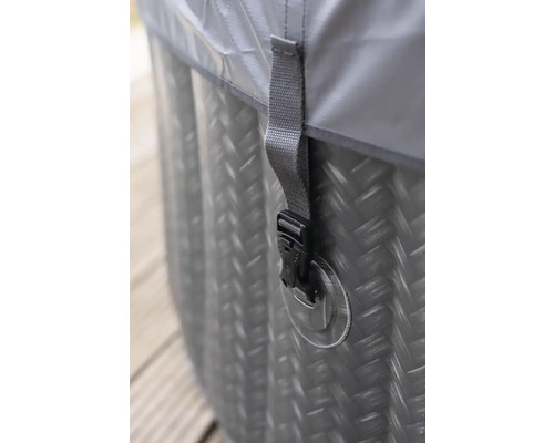 Detail krytu se sponou