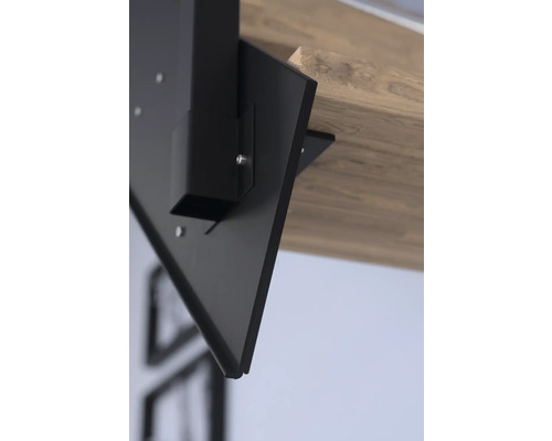 Detail upevnění stolu z kovu