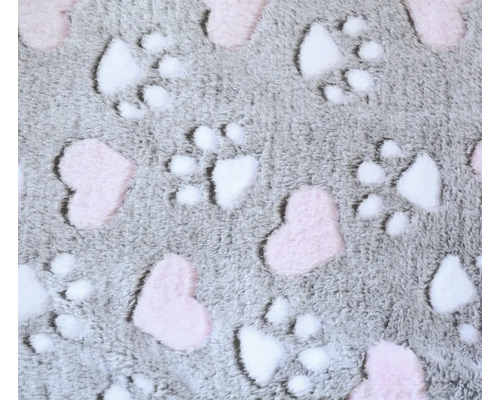 Detail deky se vzorem srdíček a tlapek