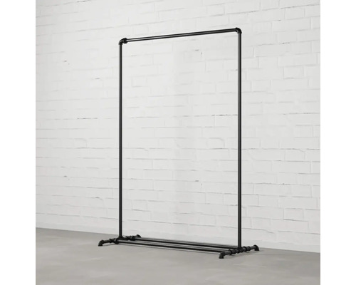 Věšák na oblečení z kovové trubky