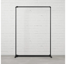 Stojan na šaty z kovových trubek