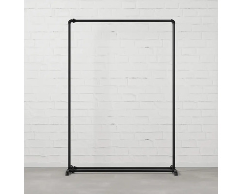 Stojan na šaty z kovových trubek