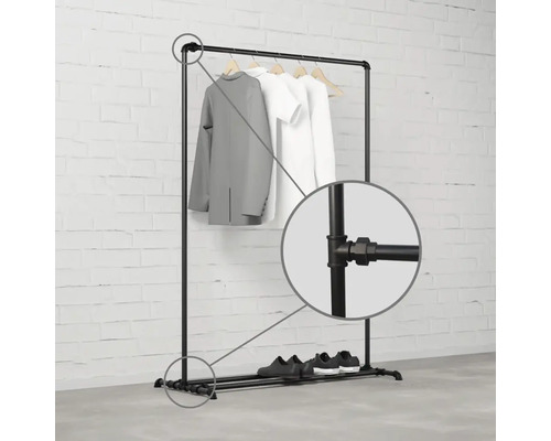 Věšák na oblečení s oblečením a botami