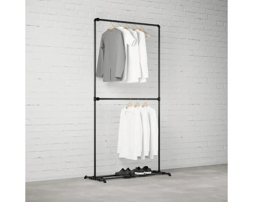 Věšák na oblečení se dvěma tyčemi, oblečením a botami