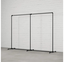 Dvojitý stojan na šaty z kovových trubek