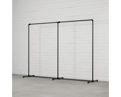 Dvojitý stojan na šaty z kovových trubek