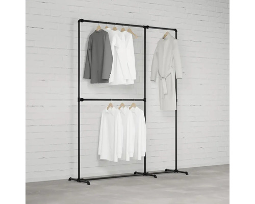 Dvojitý věšák na oděvy z kovových trubek s oblečením