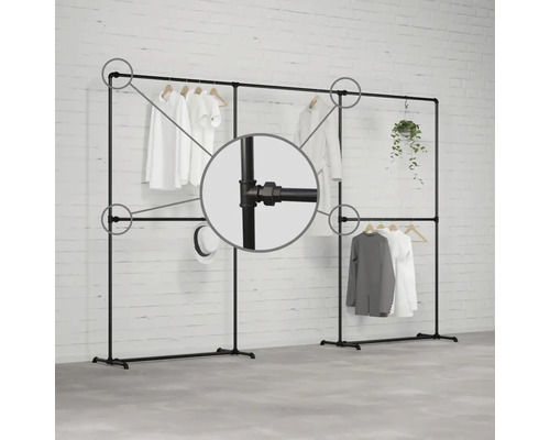 Dva černé věšáky na oblečení s oblečením a detailním pohledem na trubkový spoj.