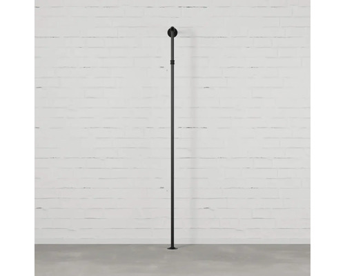 Černá šatní tyč pro montáž na stěnu