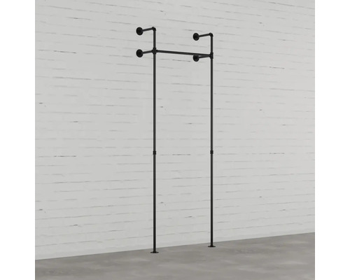 Volně stojící věšák na šaty z kovových trubek