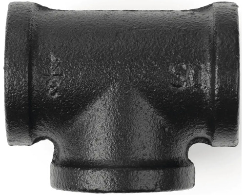 Černý T-kus pro instalaci potrubí.