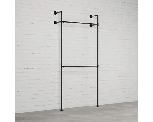 Jednoduchý věšák na oblečení se dvěma tyčemi pro uložení oblečení.