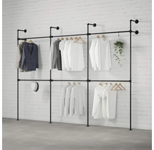 Černý trubkový systém věšáku na oděvy s oblečením