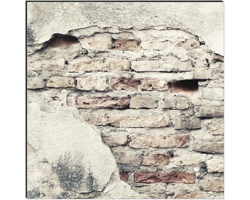 Detail poškozené cihlové zdi