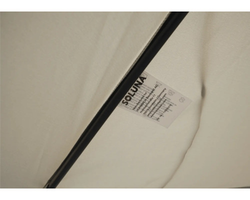 Detailní pohled na slunečník Soluna s etiketou výrobce