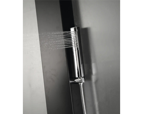 Sprchový panel s ruční sprchou a tekoucí vodou