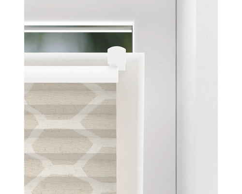 Detail voštinové plisované žaluzie v okně