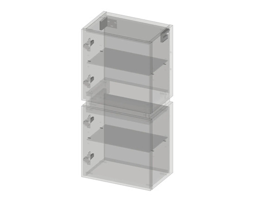 Dvě průhledné policové skříně naskládané na sobě, každá se dvěma policemi