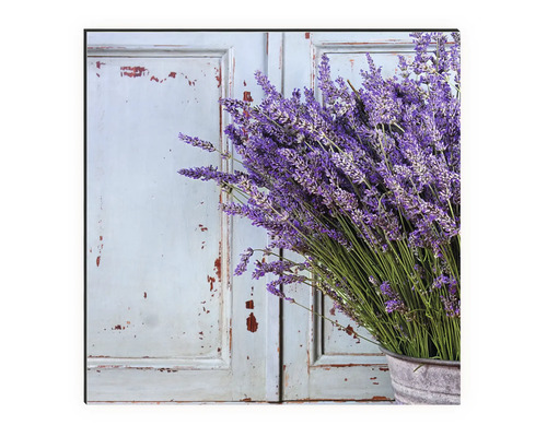 Dekorativní plátno s motivem levandule před dřevěnou stěnou