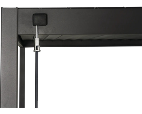 Detail terasového zastřešení s táhlem pro ovládání sluneční ochrany