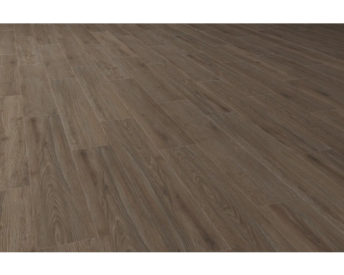 Položená podlaha se vzhledem dřeva.