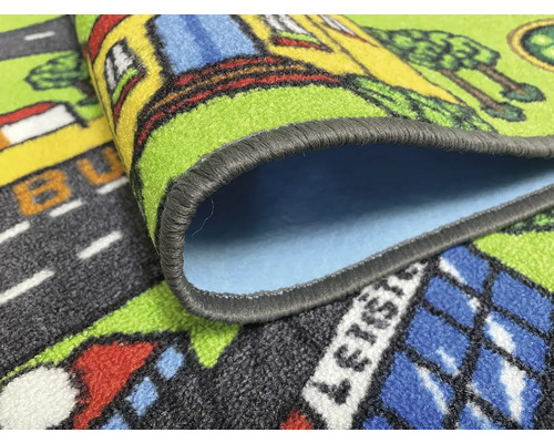 Hrací koberec s ulicemi a budovami