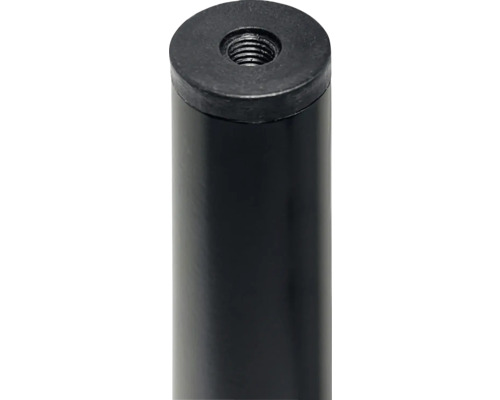 Detailní pohled na černou nohu stolu se závitem